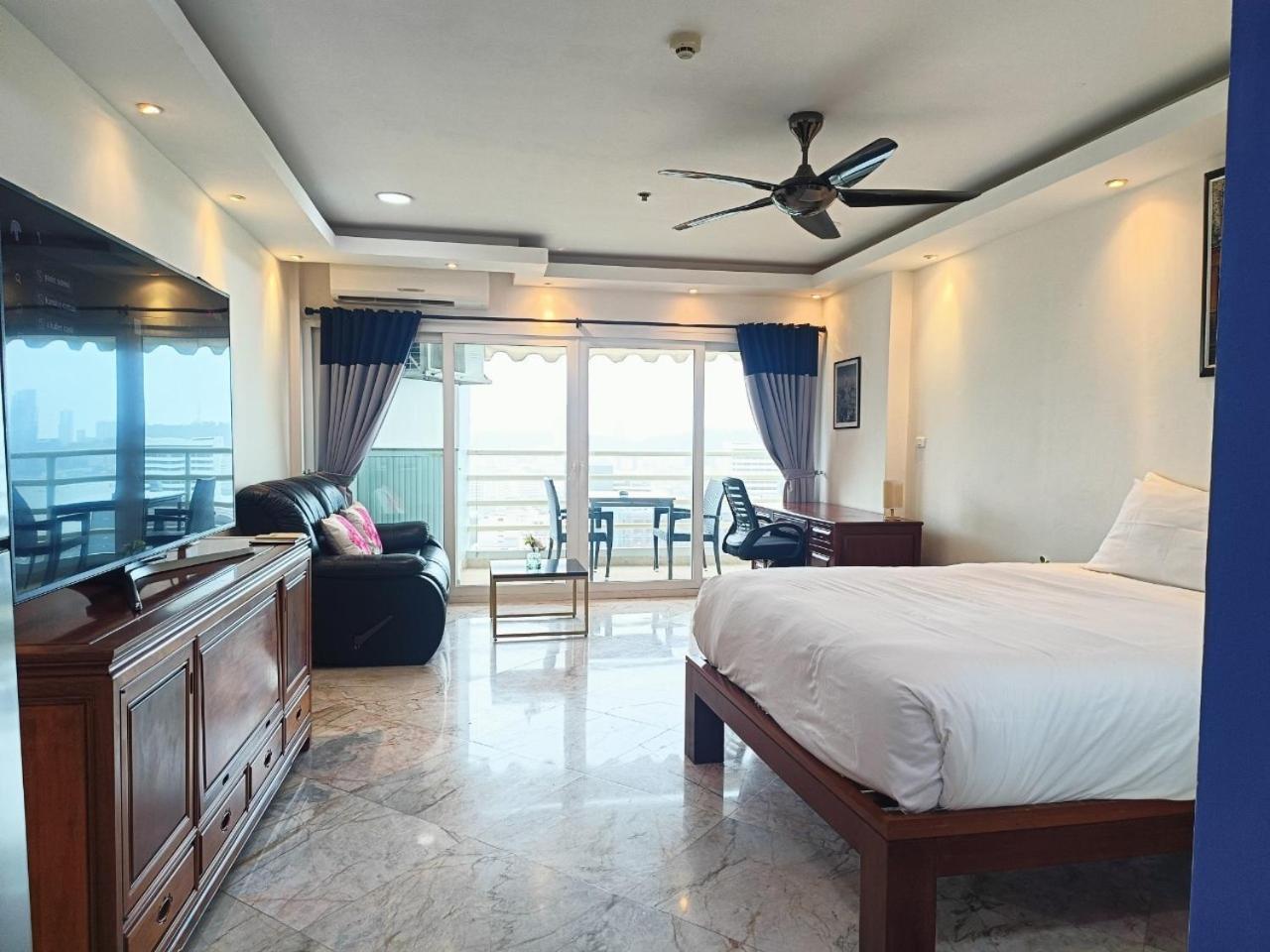 View Talay 6 Pattaya Beach Apartment By Honey Bagian luar foto