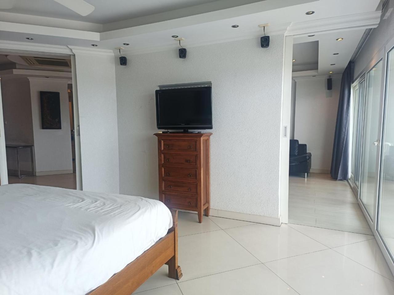 View Talay 6 Pattaya Beach Apartment By Honey Bagian luar foto