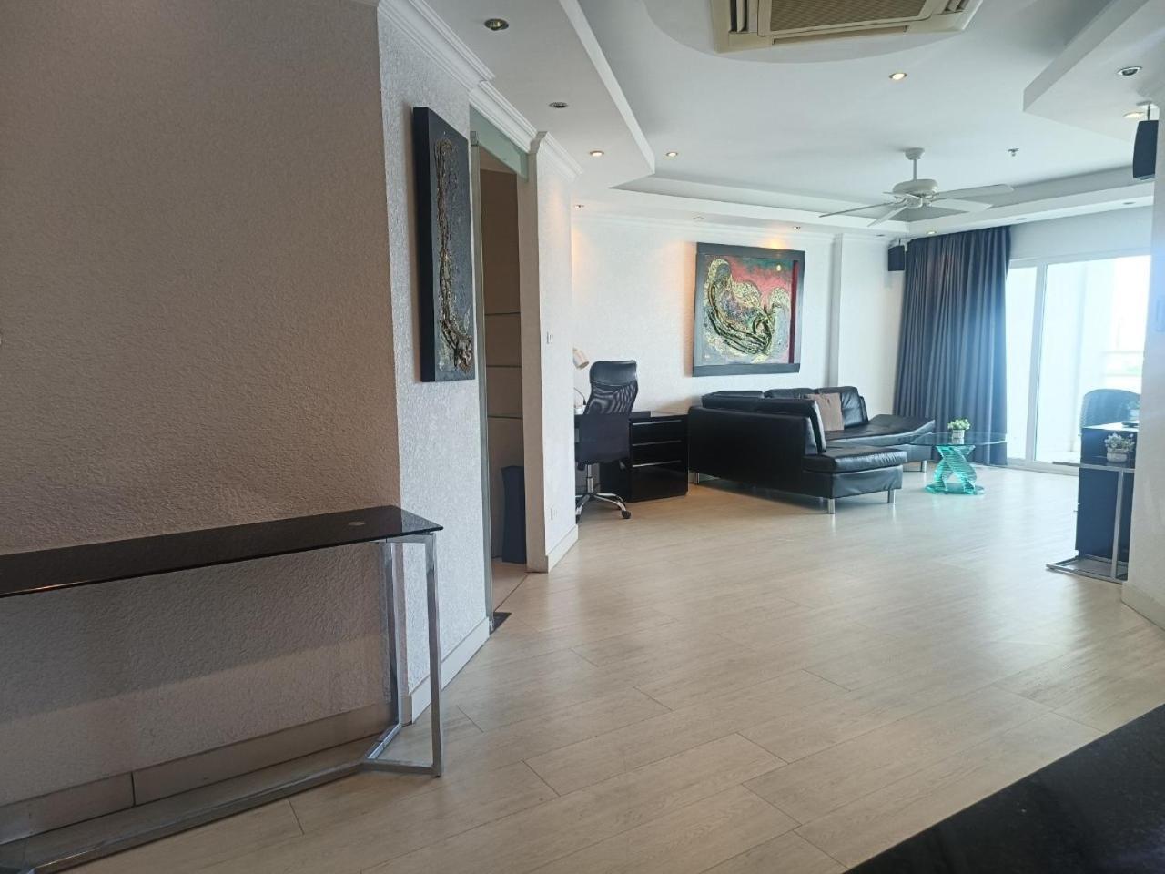 View Talay 6 Pattaya Beach Apartment By Honey Bagian luar foto