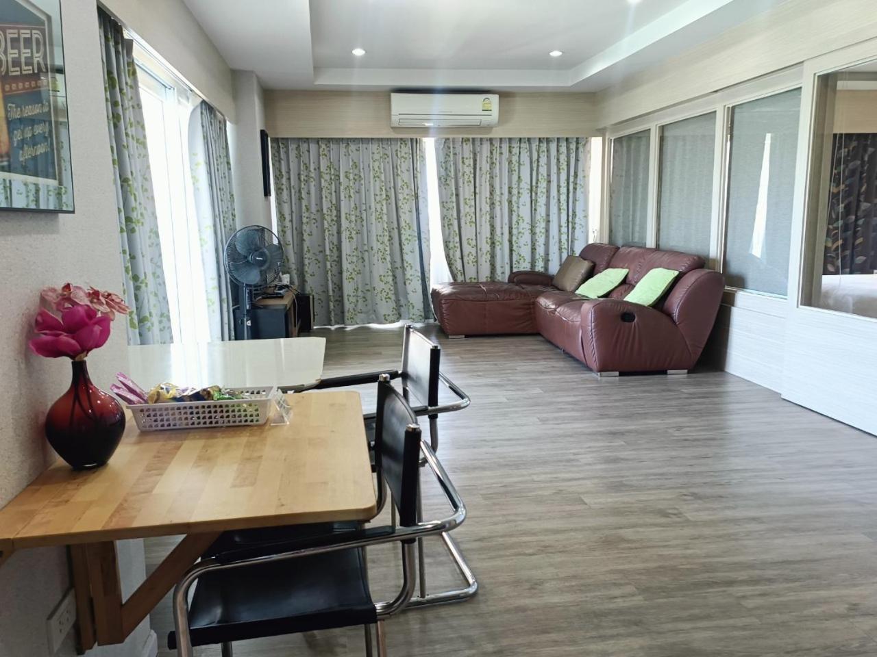 View Talay 6 Pattaya Beach Apartment By Honey Bagian luar foto