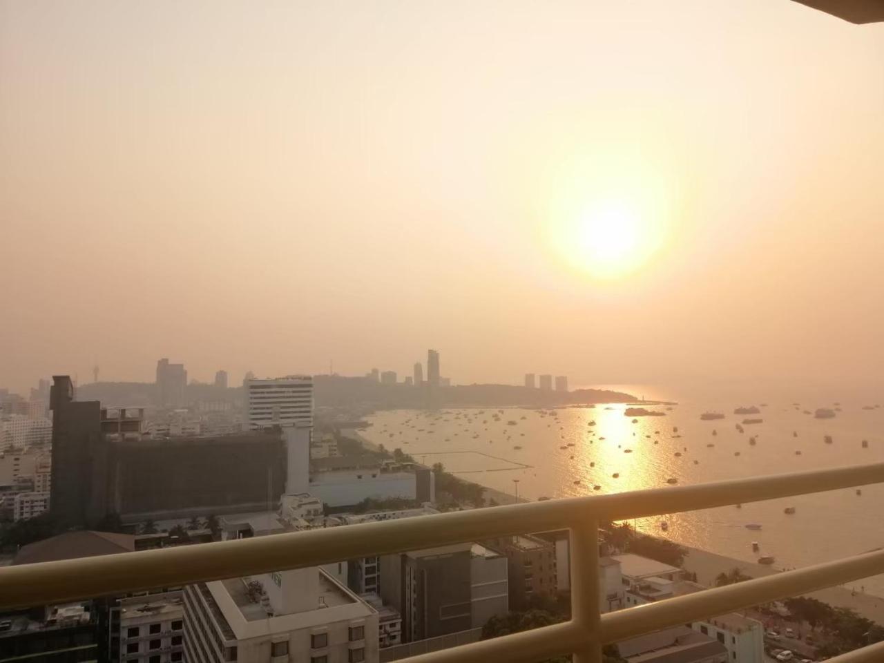 View Talay 6 Pattaya Beach Apartment By Honey Bagian luar foto