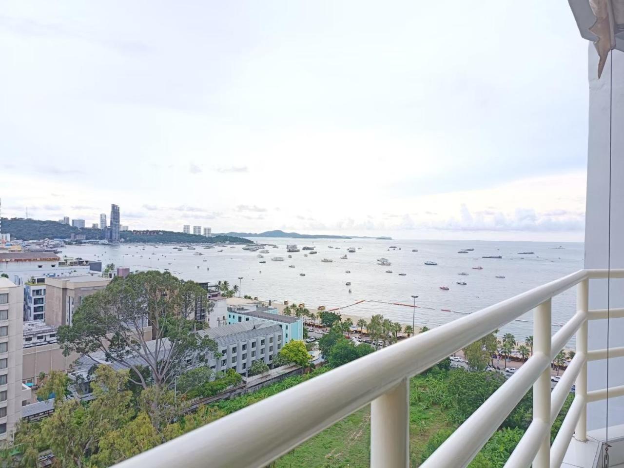 View Talay 6 Pattaya Beach Apartment By Honey Bagian luar foto
